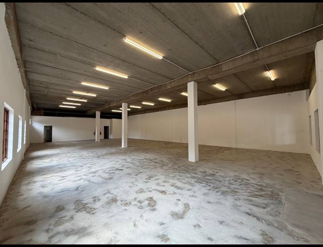 345M² WAREHOUSE TO LET IN HALFWAY HOUSE